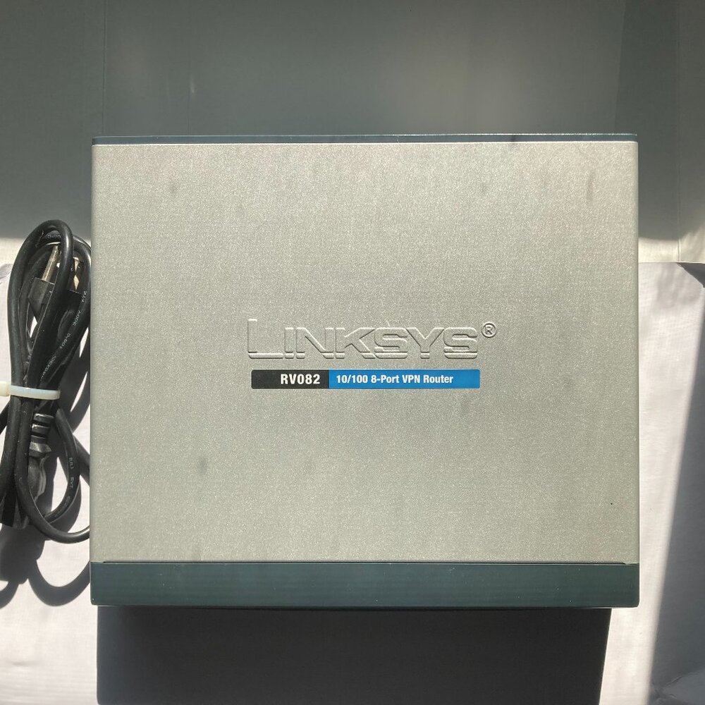 The Cisco RV082 Dual WAN VPN Router--used - Picture 6 of 6